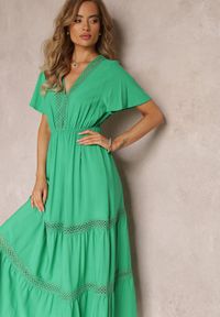 Renee - Zielona Sukienka Ilythyrra. Kolor: zielony. Materiał: tkanina, koronka. Długość rękawa: krótki rękaw. Wzór: aplikacja, koronka. Typ sukienki: proste. Styl: boho. Długość: midi #3