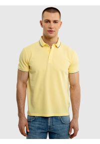 Big-Star - Koszulka męska polo żółta Cardi 200. Okazja: na co dzień. Typ kołnierza: polo. Kolor: żółty. Materiał: jeans, bawełna, tkanina. Wzór: aplikacja, prążki, haft. Sezon: wiosna, lato. Styl: casual, elegancki #1