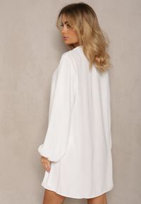 Renee - Biała Pudełkowa Sukienka Oversize Ozdobiona Guziczkami Eudoratte. Kolor: biały. Materiał: tkanina. Wzór: aplikacja. Typ sukienki: oversize #5