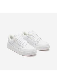 Decathlon - Buty sportowe damskie CJ80. Kolor: biały, szary, wielokolorowy. Materiał: guma, kauczuk, skóra. Szerokość cholewki: normalna. Sport: turystyka piesza