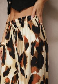 Renee - Beżowe Szerokie Spodnie High Waist z Wiskozą w Panterkowy Wzór Zeviera. Okazja: na co dzień. Stan: podwyższony. Kolor: beżowy. Materiał: wiskoza. Styl: elegancki, casual #5