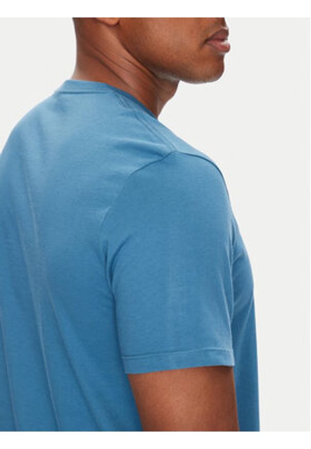 Calvin Klein T-Shirt Outline Tape Graphic LV04RC852G Niebieski Regular Fit. Kolor: niebieski. Materiał: bawełna