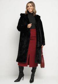 Born2be - Czarny Płaszcz Pluszowy z Kapturem Zereta. Okazja: na co dzień, na imprezę. Typ kołnierza: kaptur. Kolor: czarny. Materiał: jeans. Długość rękawa: długi rękaw. Długość: długie. Sezon: jesień, wiosna. Styl: casual, elegancki #7