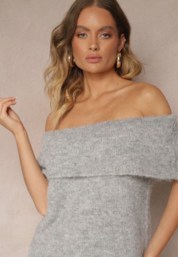 Renee - Jasnoszary Sweter Top z Hiszpańskim Wywijanym Dekoltem z Wełną Inarose. Kolor: szary. Materiał: wełna