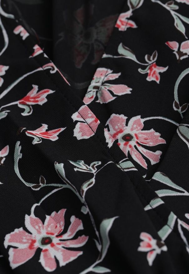 Renee - Czarna Sukienka z Kopertowym Dekoltem i Plisowanym Dołem Narelline. Typ kołnierza: dekolt kopertowy. Kolor: czarny. Wzór: kwiaty, aplikacja. Typ sukienki: kopertowe