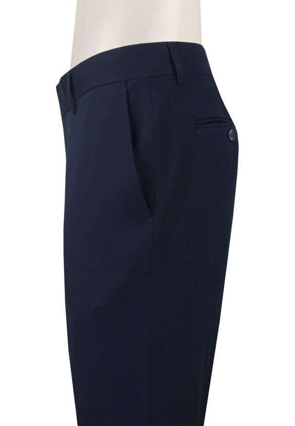 Taliowany Garnitur Męski - Victorio - Granatowy. Kolor: niebieski. Materiał: wiskoza, elastan, poliester. Wzór: gładki