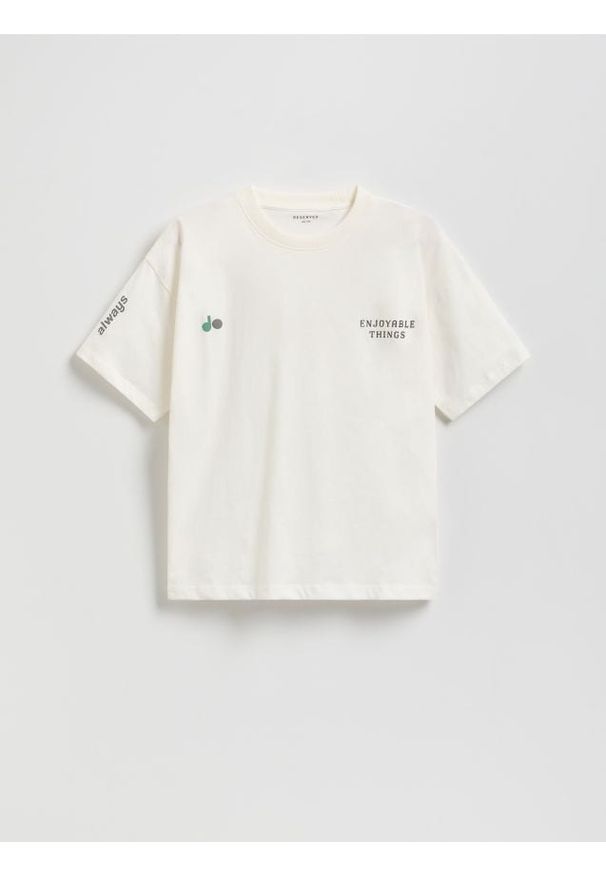 Reserved - T-shirt oversize z nadrukiem - złamana biel. Materiał: bawełna, dzianina. Wzór: nadruk