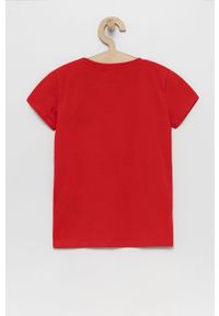 Guess T-shirt dziecięcy kolor czerwony. Okazja: na co dzień. Kolor: czerwony. Materiał: dzianina, bawełna. Wzór: nadruk. Styl: casual