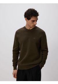 Reserved - Sweter z haftem - zielony. Kolor: zielony. Materiał: dzianina, bawełna. Wzór: haft