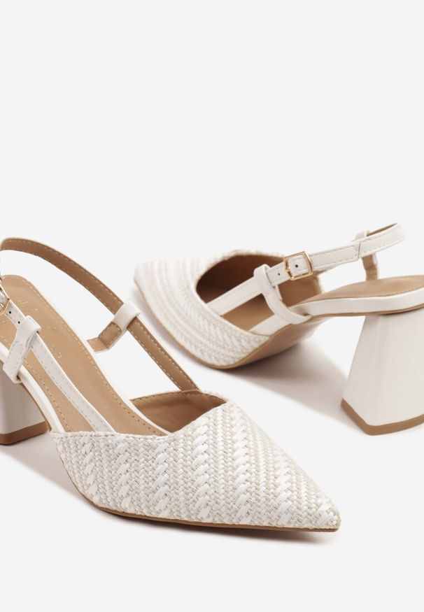 Renee - Białe Sandały na Słupku Typu Slingback Ozdobione Plecionką Koralisa. Okazja: na co dzień. Zapięcie: sprzączka. Kolor: biały. Materiał: jeans. Wzór: aplikacja. Obcas: na słupku. Styl: klasyczny, elegancki, casual