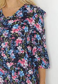 Born2be - Granatowa Pudełkowa Sukienka z Rękawem 3/4 Wileen. Kolor: niebieski. Wzór: aplikacja, kwiaty, nadruk #3