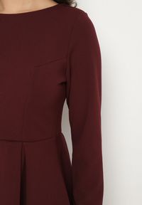 Born2be - Bordowa Elegancka Sukienka o Rozkloszowanym Kroju Temitonia. Kolor: czerwony. Długość rękawa: długi rękaw. Styl: elegancki #5