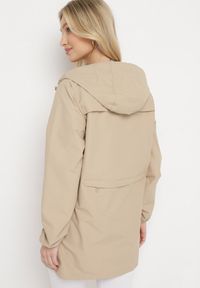 Born2be - Beżowa Kurtka Wiatrówka o Wydłużonym Fasonie z Kapturem Axerinta. Typ kołnierza: kaptur. Kolor: beżowy. Styl: klasyczny #7