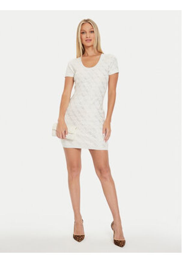 Guess Sukienka dzianinowa Paige W4YK28 Z3FN0 Écru Slim Fit. Materiał: wiskoza