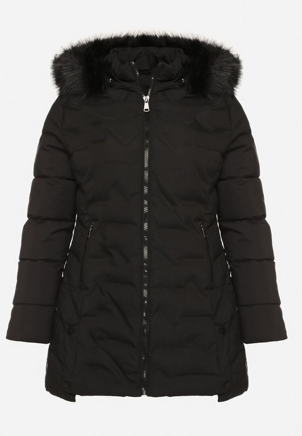 Born2be - Czarna Pikowana Kurtka z Kapturem z Futerkiem Espenna. Okazja: na co dzień. Typ kołnierza: kaptur. Kolekcja: plus size. Kolor: czarny. Materiał: futro. Sezon: zima. Styl: casual, elegancki