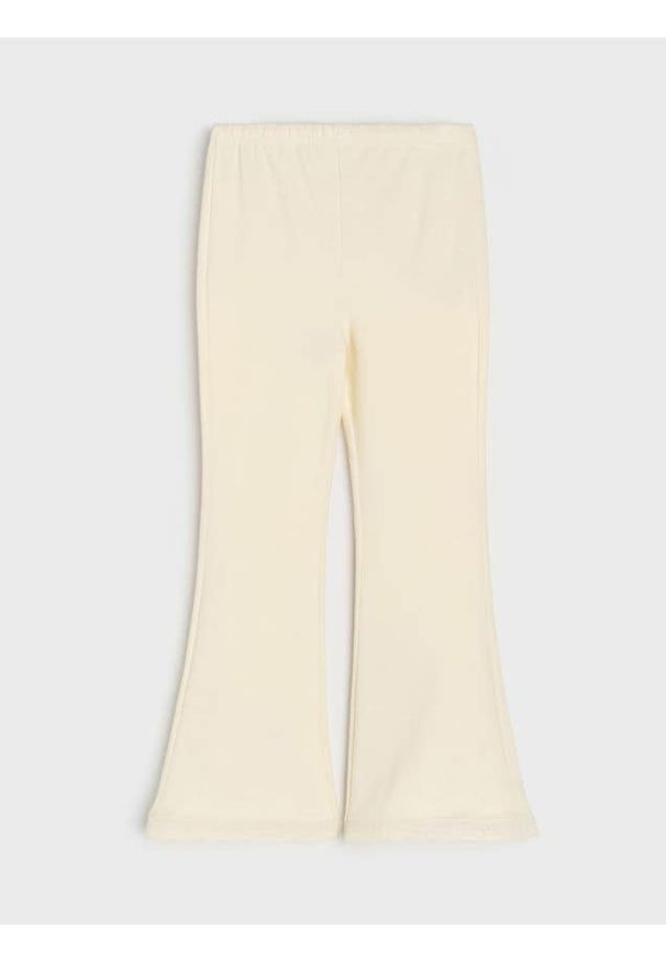 Sinsay - Spodnie flare z dzianiny terry - kremowy. Kolor: kremowy. Materiał: dzianina