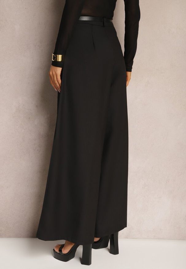 Renee - Czarne Spodnie Culottes z Paskiem i Szerokimi Nogawkami Imitującymi Spódnicę Aimleda. Okazja: na co dzień. Stan: podwyższony. Kolor: czarny. Styl: elegancki, casual
