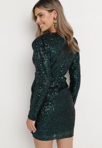 Born2be - Ciemnozielona Cekinowa Sukienka Mini z Głębokim Dekoltem z Gumką w Talii i Drapowaniem Sovrana. Kolor: zielony. Materiał: materiał. Typ sukienki: kopertowe. Długość: mini