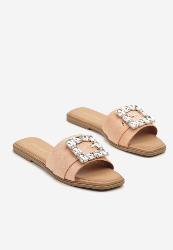 Renee - Pomarańczowe Klapki z Metaliczną Ozdobą Amoella. Okazja: na co dzień. Kolor: pomarańczowy. Materiał: jeans. Wzór: aplikacja. Styl: elegancki, casual