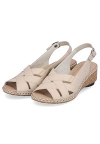 Skórzane komfortowe sandały damskie na koturnie beżowe Rieker 66189-60 beżowy. Kolor: beżowy. Materiał: skóra. Obcas: na koturnie
