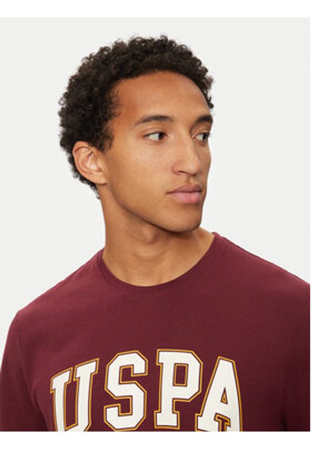 U.S. Polo Assn. Longsleeve MUP2184 Czerwony Regular Fit. Typ kołnierza: polo. Kolor: czerwony. Materiał: bawełna. Długość rękawa: długi rękaw