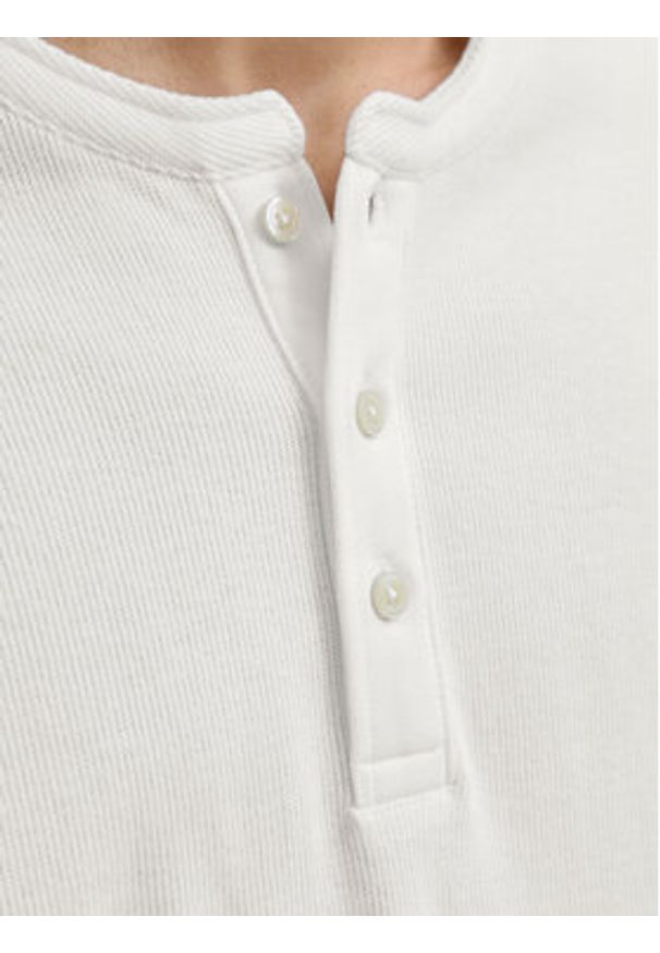 Jack & Jones Longsleeve Blutyrell 12266583 Biały Regular Fit. Kolor: biały. Materiał: bawełna. Długość rękawa: długi rękaw
