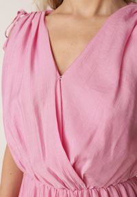 Born2be - Różowa Sukienka Typu Bombka Ozdobiona Wiązaniami przy Ramionach Cassara. Okazja: na co dzień, na spacer. Kolor: różowy. Materiał: mesh. Wzór: aplikacja. Typ sukienki: bombki. Styl: casual, elegancki #6