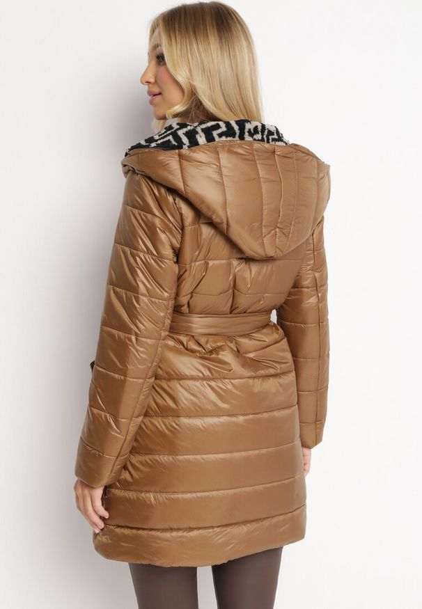 Born2be - Brązowa Kurtka Hometus. Kolor: brązowy. Materiał: tkanina, futro, jeans, materiał. Styl: klasyczny