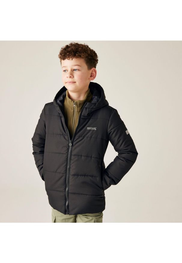 Regatta - Kurtka dziecięca zimowa Halkner. Okazja: na co dzień, na uczelnię. Kolor: czarny. Materiał: puch. Sezon: zima. Styl: casual, sportowy