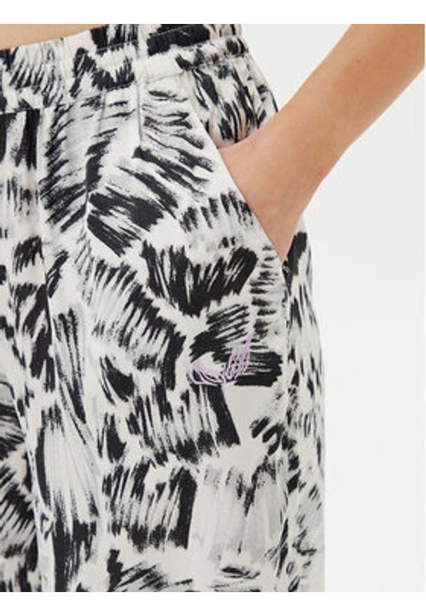 Volcom Spodnie materiałowe Alix B1212504 Biały Relaxed Fit. Kolor: biały. Materiał: syntetyk