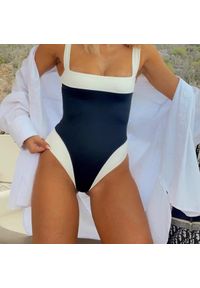 Intica - Jednoczęściowy strój kąpielowy minimalistyczny na plażę i basen Engelien. Kolor: czarny. Materiał: materiał #6