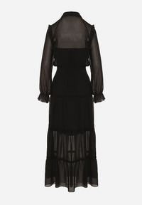 Born2be - Czarna Rozkloszowana Sukienka VICES Koszulowa w Stylu Retro Aravite. Okazja: na co dzień. Typ kołnierza: dekolt w kształcie V, kołnierz z falbankami, kołnierzyk klasyczny. Kolor: czarny. Długość rękawa: długi rękaw. Typ sukienki: koszulowe. Styl: retro #3