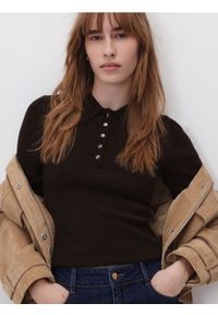 Reserved - Sweter polo z wełną - brązowy. Typ kołnierza: polo. Kolor: brązowy. Materiał: wełna