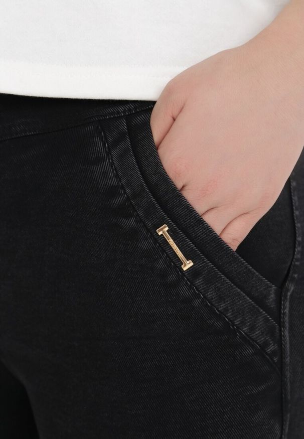 Born2be - Czarne Spodnie Megora. Stan: podwyższony. Kolekcja: plus size. Kolor: czarny. Materiał: tkanina. Wzór: gładki. Styl: klasyczny
