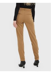 Vero Moda Spodnie materiałowe Luccalilith 10258104 Brązowy Regular Fit. Kolor: brązowy. Materiał: syntetyk