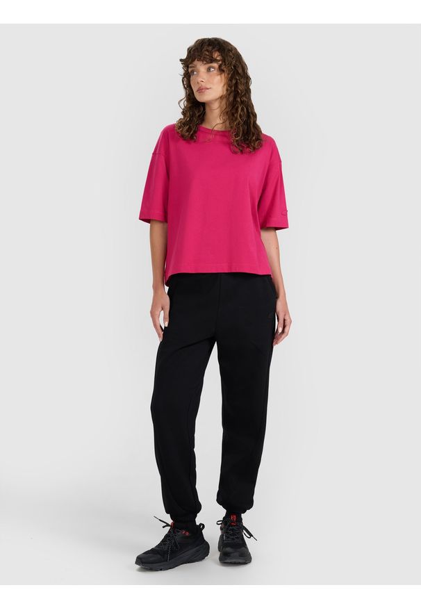 4f - 4F T-shirt oversize gładki damski - różowy M. Okazja: na co dzień. Kolor: różowy. Materiał: bawełna, jersey. Długość rękawa: krótki rękaw. Długość: krótkie. Wzór: gładki. Styl: klasyczny, casual, sportowy