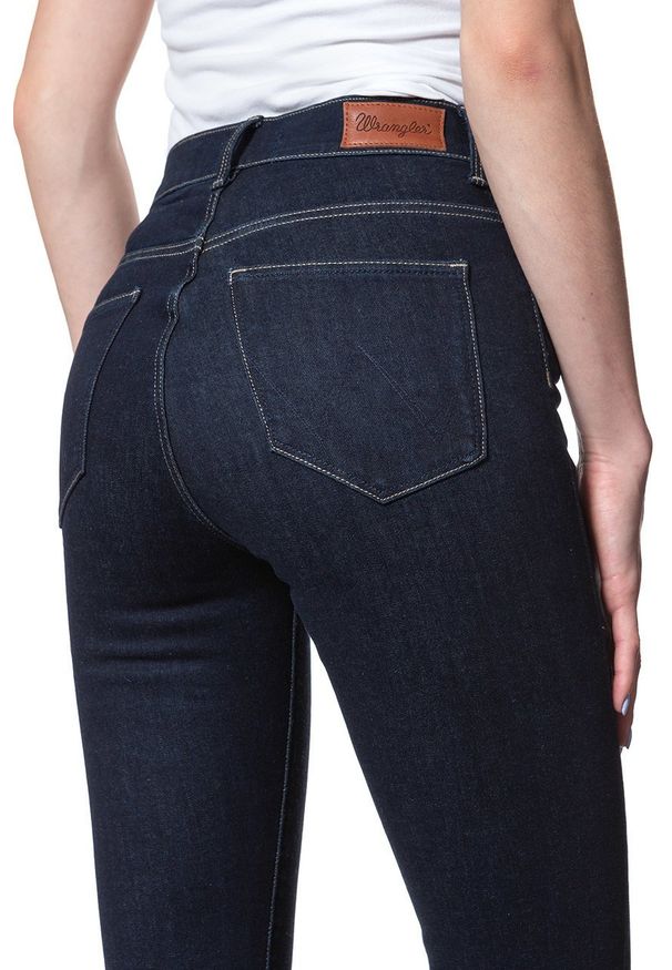 Wrangler - WRANGLER HIGH RISE SKINNY RINSEWASH W27HLU023 112128102. Stan: podwyższony
