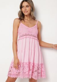 Born2be - Różowa Rozkloszowana Sukienka w Haftowany Wzór Mavironne. Okazja: na imprezę. Kolor: różowy. Wzór: haft. Styl: elegancki #2