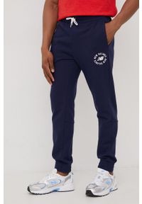 New Balance spodnie dresowe męskie kolor granatowy z nadrukiem. Kolor: niebieski. Materiał: dresówka. Wzór: nadruk