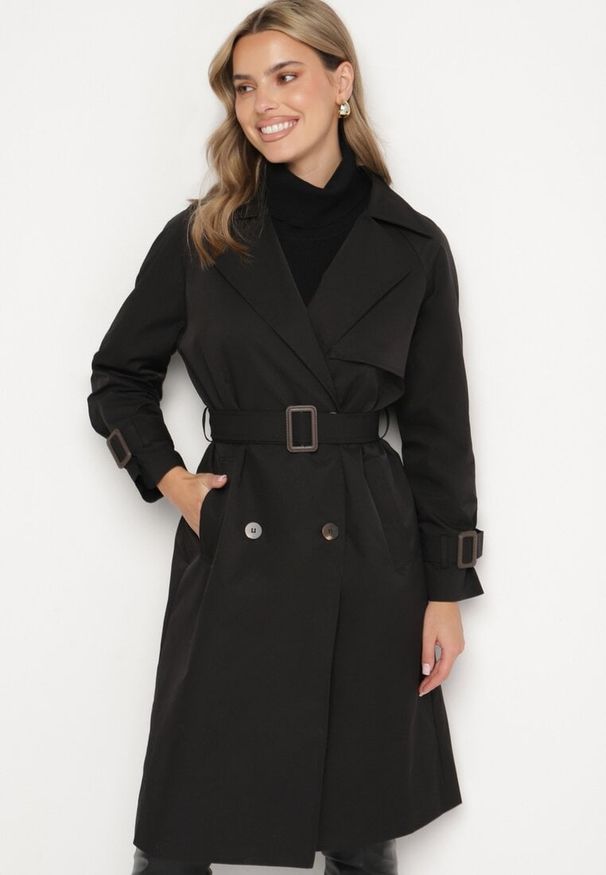 Born2be - Czarny Płaszcz w Stylu Trencza Ozdobiony Paskiem z Klamrą Ninellira. Kolor: czarny. Materiał: jeans. Długość rękawa: długi rękaw. Długość: długie. Wzór: aplikacja. Styl: elegancki, klasyczny