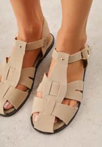 Born2be - Beżowe Sandały Gladiatorki z Imitacji Nubuku z Klamerką Belenatia. Zapięcie: pasek. Kolor: beżowy. Materiał: nubuk. Sezon: lato. Styl: klasyczny #3