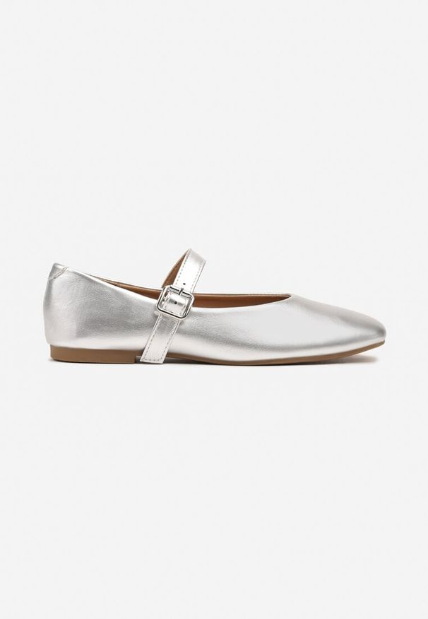 Born2be - Srebrne Płaskie Balerinki Mary Jane z Kwadratowym Noskiem Saroma. Okazja: na co dzień. Zapięcie: pasek. Kolor: srebrny. Materiał: jeans. Styl: elegancki, casual, klasyczny