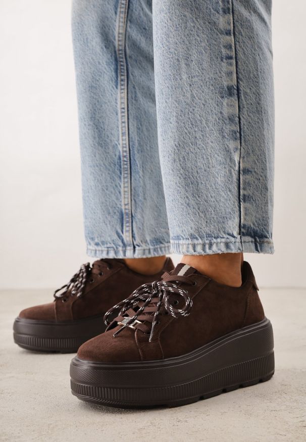 Born2be - Brązowe Zamszowe Sneakersy na Grubej Podeszwie ze Sznurówkami w Paski Vetida. Okazja: na co dzień. Zapięcie: pasek. Kolor: brązowy. Materiał: zamsz. Wzór: paski