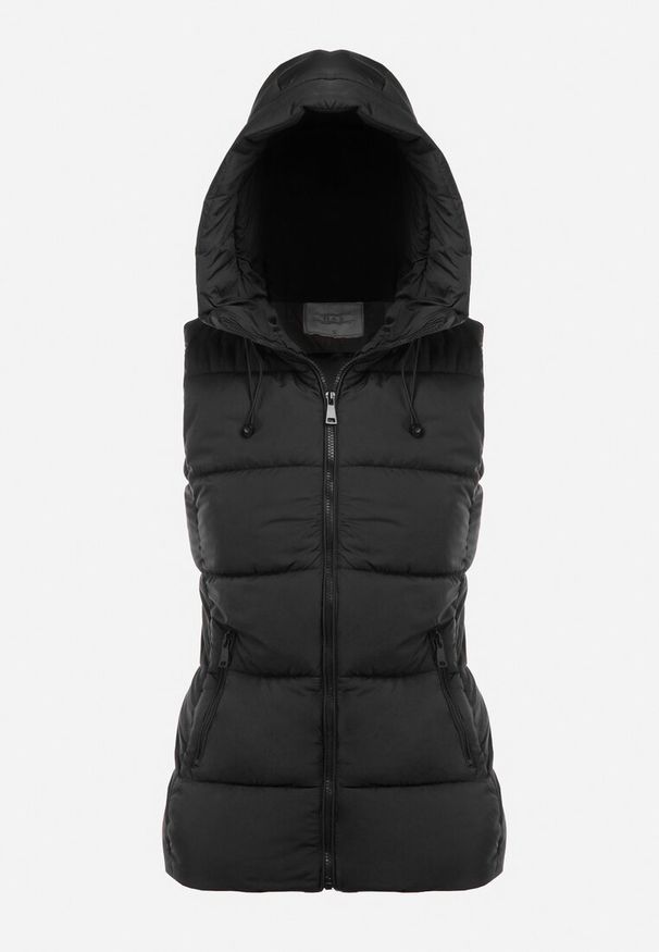 Born2be - Czarna Kamizelka Pikowana z Kapturem Destica. Typ kołnierza: kaptur. Kolor: czarny. Materiał: materiał. Długość rękawa: bez rękawów. Sezon: wiosna, jesień. Styl: klasyczny