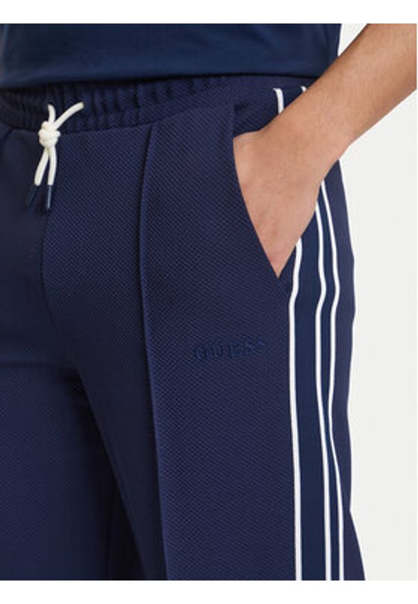 Guess Spodnie dresowe Z6GB14 K3211 Granatowy Regular Fit. Kolor: niebieski. Materiał: syntetyk