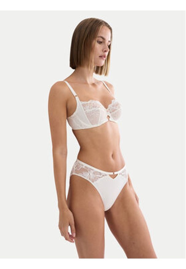 Triumph Figi brazylijskie Wild Gardenia Florale 10224873 Écru. Kolor: kremowy. Materiał: lyocell