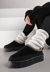 Born2be - Czarne Śniegowce Ocieplone na Platformie z Ozdobnym Wyszywaniem Reitenna. Okazja: na co dzień. Kolor: czarny. Materiał: jeans. Obcas: na platformie. Styl: elegancki, casual, klasyczny