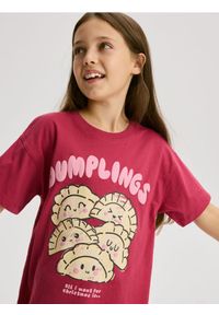 Reserved - Świąteczny t-shirt - czerwony. Kolor: czerwony. Materiał: bawełna. Styl: wizytowy #1