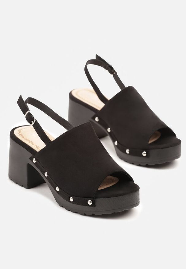 Born2be - Czarne Sandały na Obcasie Ozdobione Nitami Leathielis. Okazja: na co dzień. Zapięcie: sprzączka. Kolor: czarny. Wzór: aplikacja. Materiał: jeans. Sezon: wiosna, lato. Obcas: na obcasie. Styl: casual, elegancki. Wysokość obcasa: średni