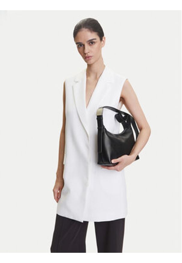 Calvin Klein Torebka Hardware Strap Medium Crossbody K60K613028 Czarny. Kolor: czarny. Materiał: skórzane